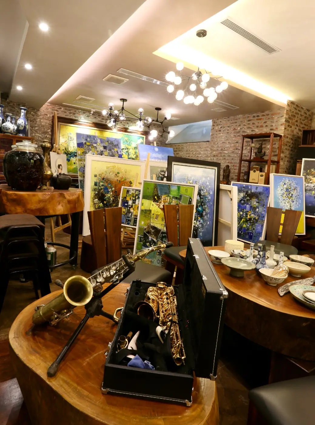 Tranh trong xưởng vẽ